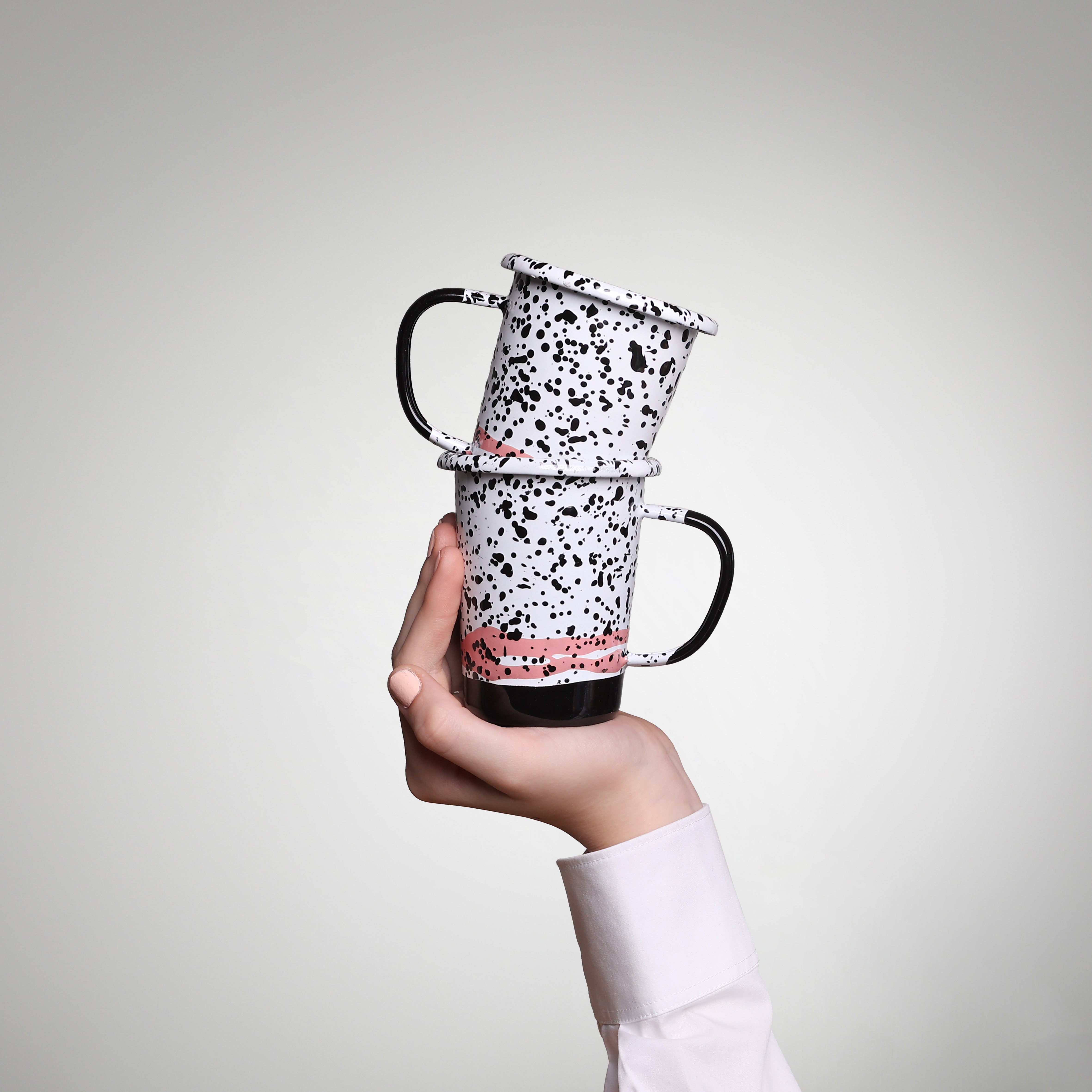 YIV Zauber Henkeltasse – handgefertigte Emaille Tasse aus Europa, nachhaltig & stapelbar