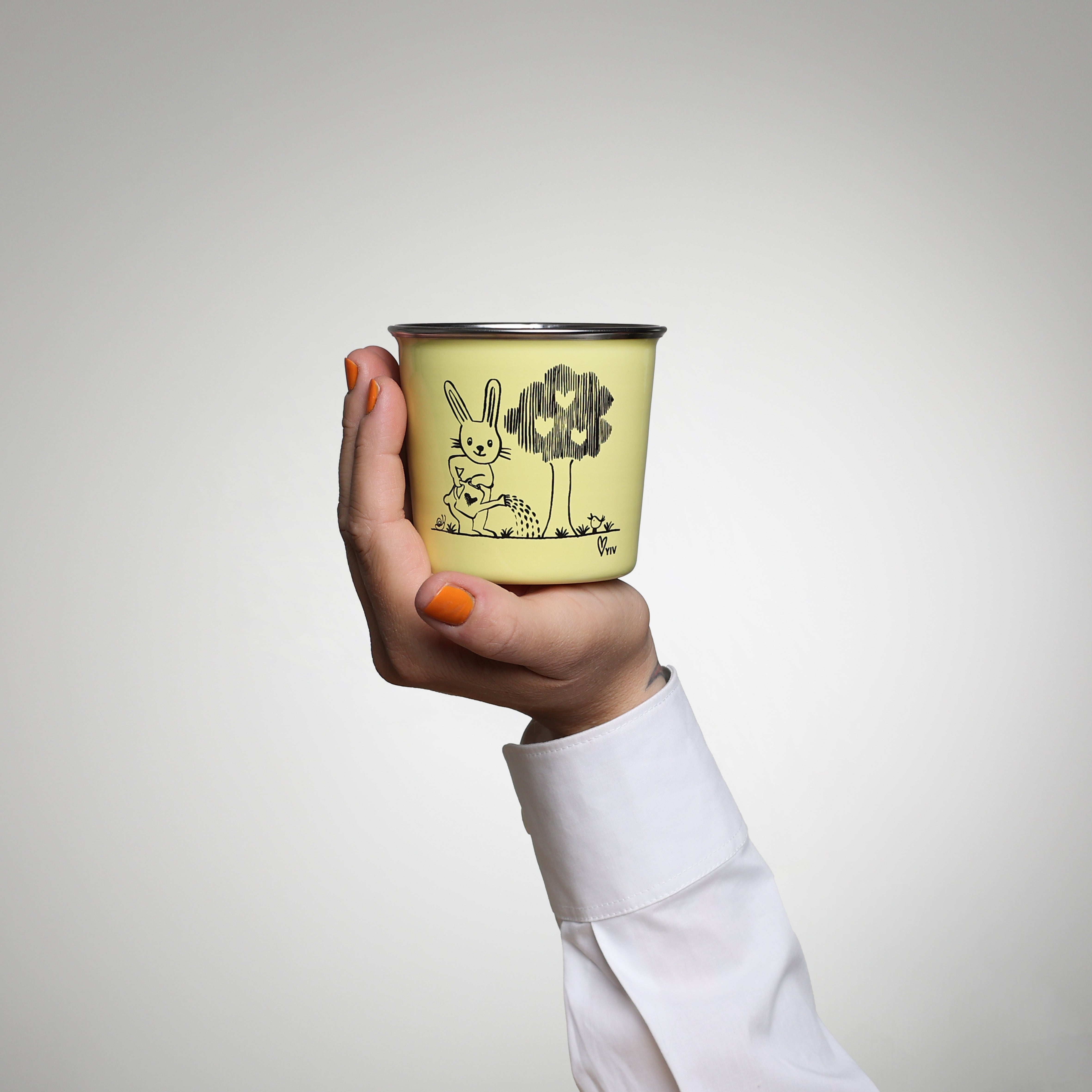 YIV Emaille Becher mit Sujet von Nina Binkert – nachhaltig, vielseitig & ideales Geschenk