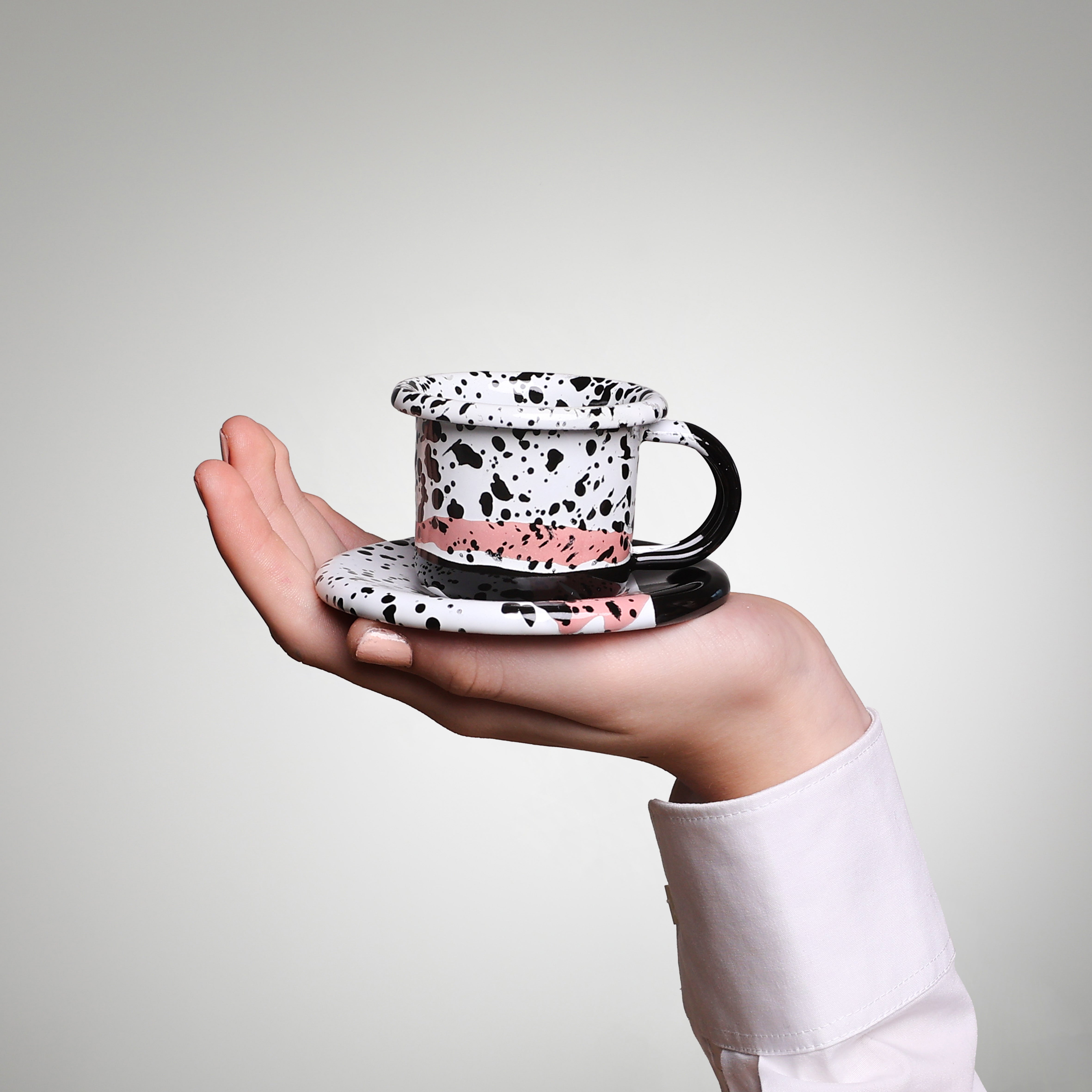 YIV Emaille Espressotasse inkl. Unterteller – nachhaltig, handgefertigt & stilvoll