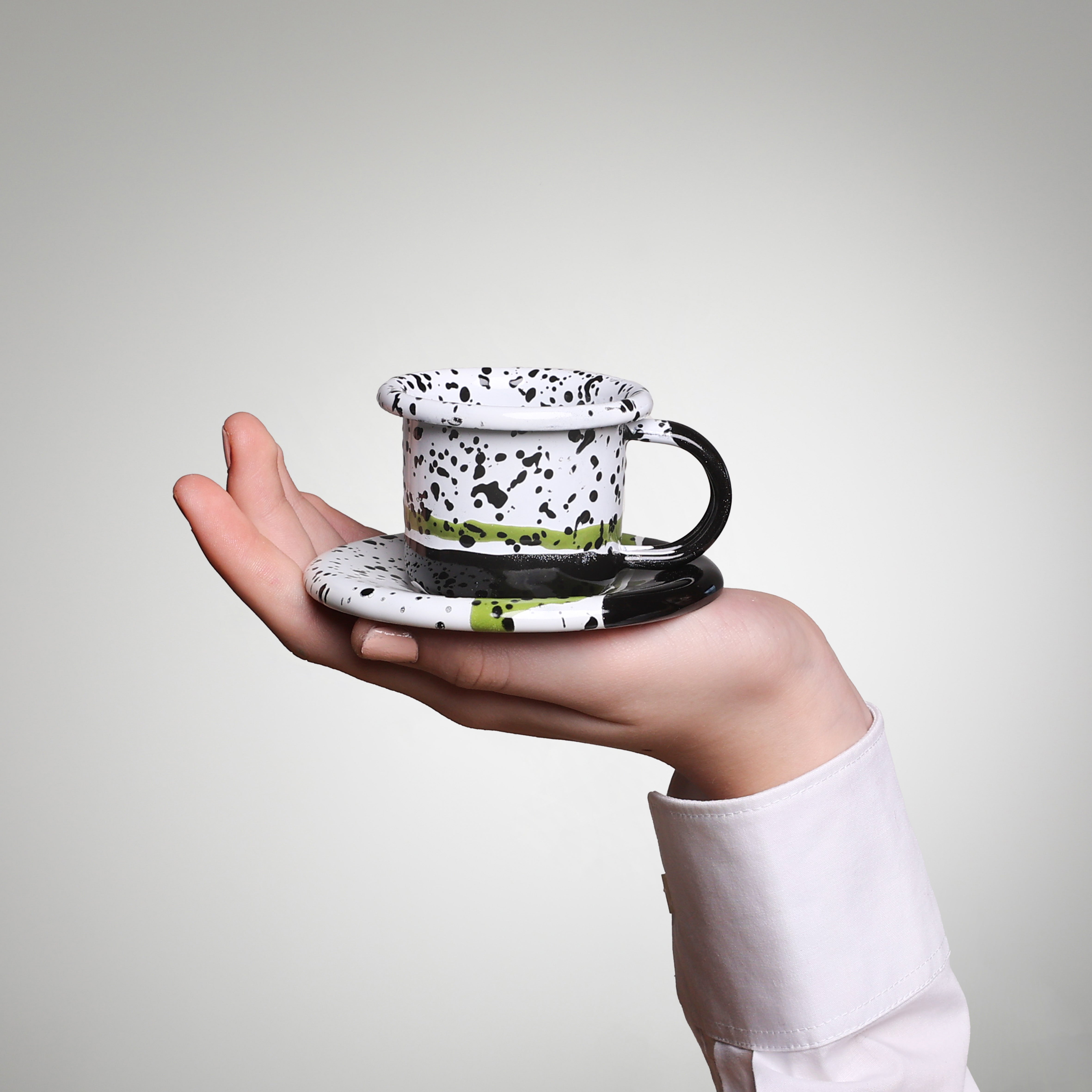 YIV Emaille Espressotasse inkl. Unterteller – nachhaltig, handgefertigt & stilvoll