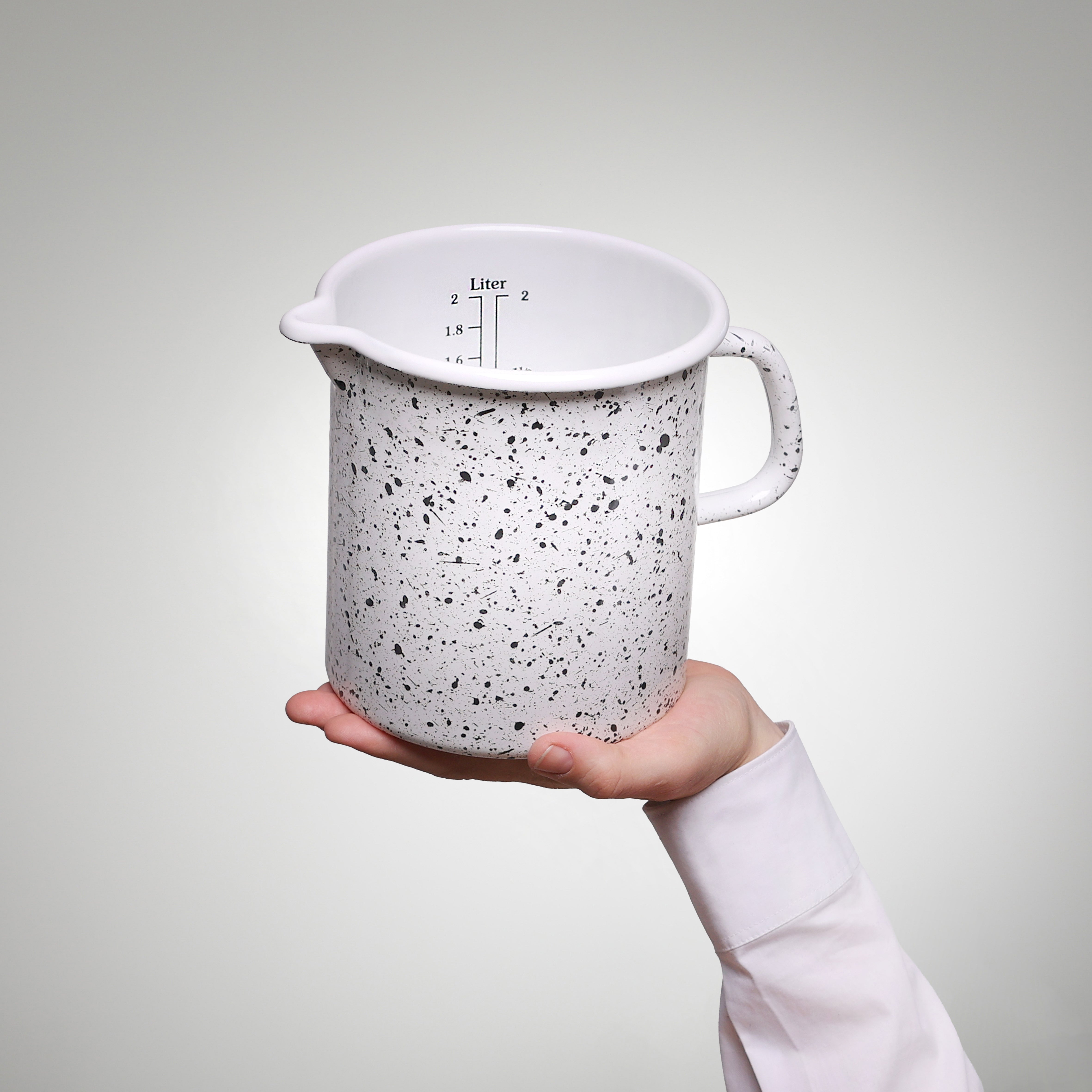 Emaille Mass-Krug YIV 2 Liter – handgefertigt, nachhaltig & vielseitig