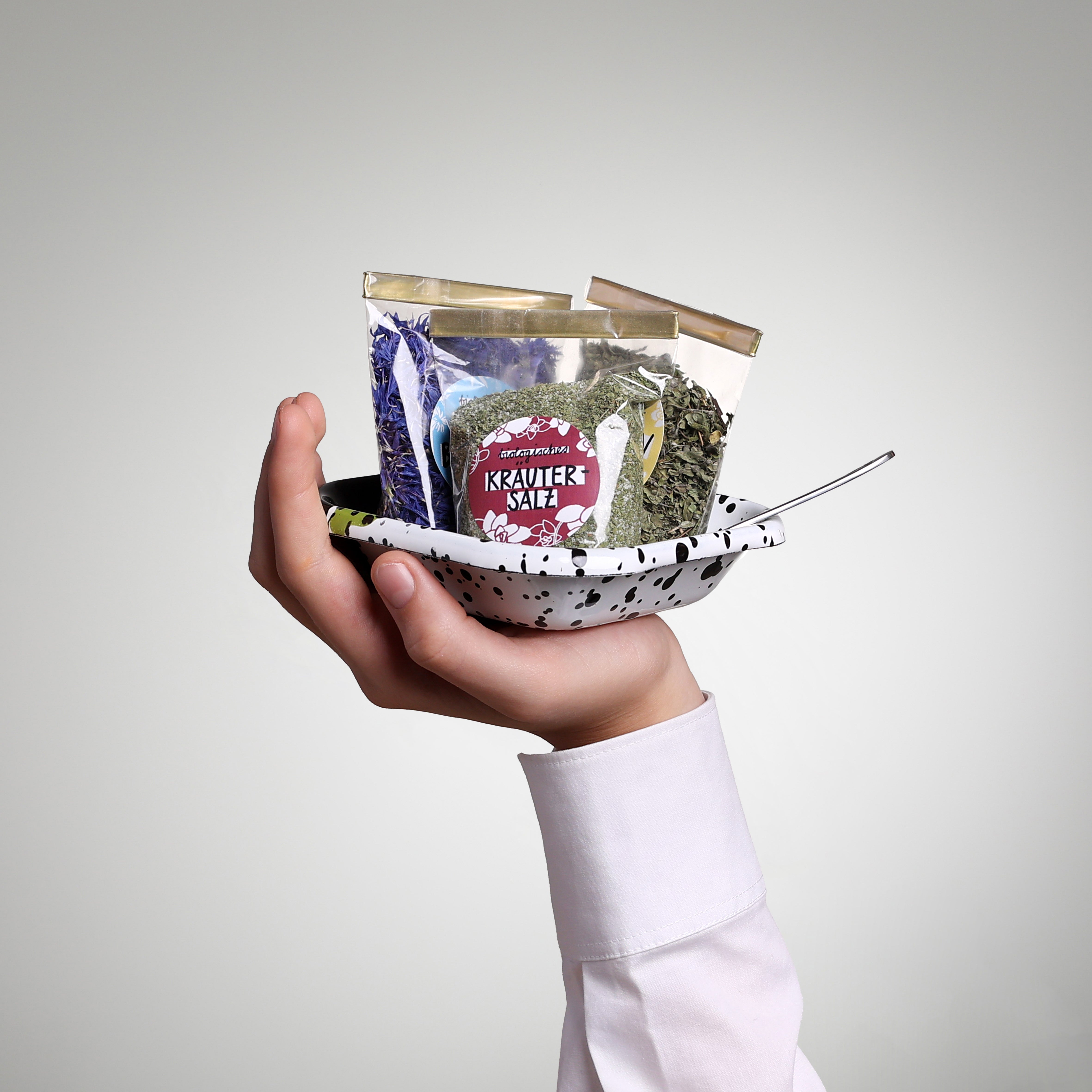 "Mitbringsel" Kräuter & Salz – Majoran, Kornblumen & Kräutersalz aus Graubünden (Tinizong)