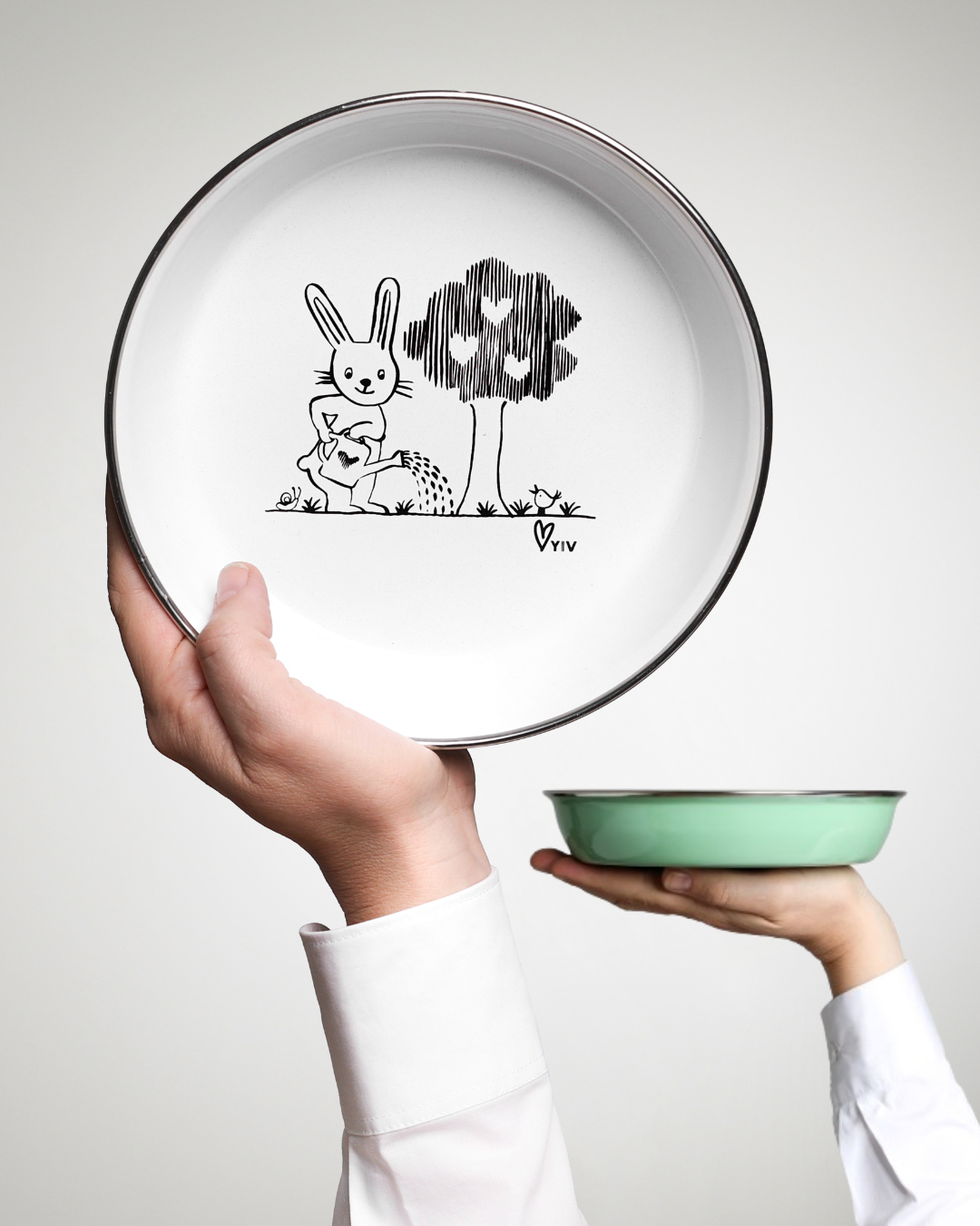 YIV Emaille Teller mit Sujet von Nina Binkert – nachhaltig, praktisch & perfektes Baby-Geschenk (Sofort lieferbar)