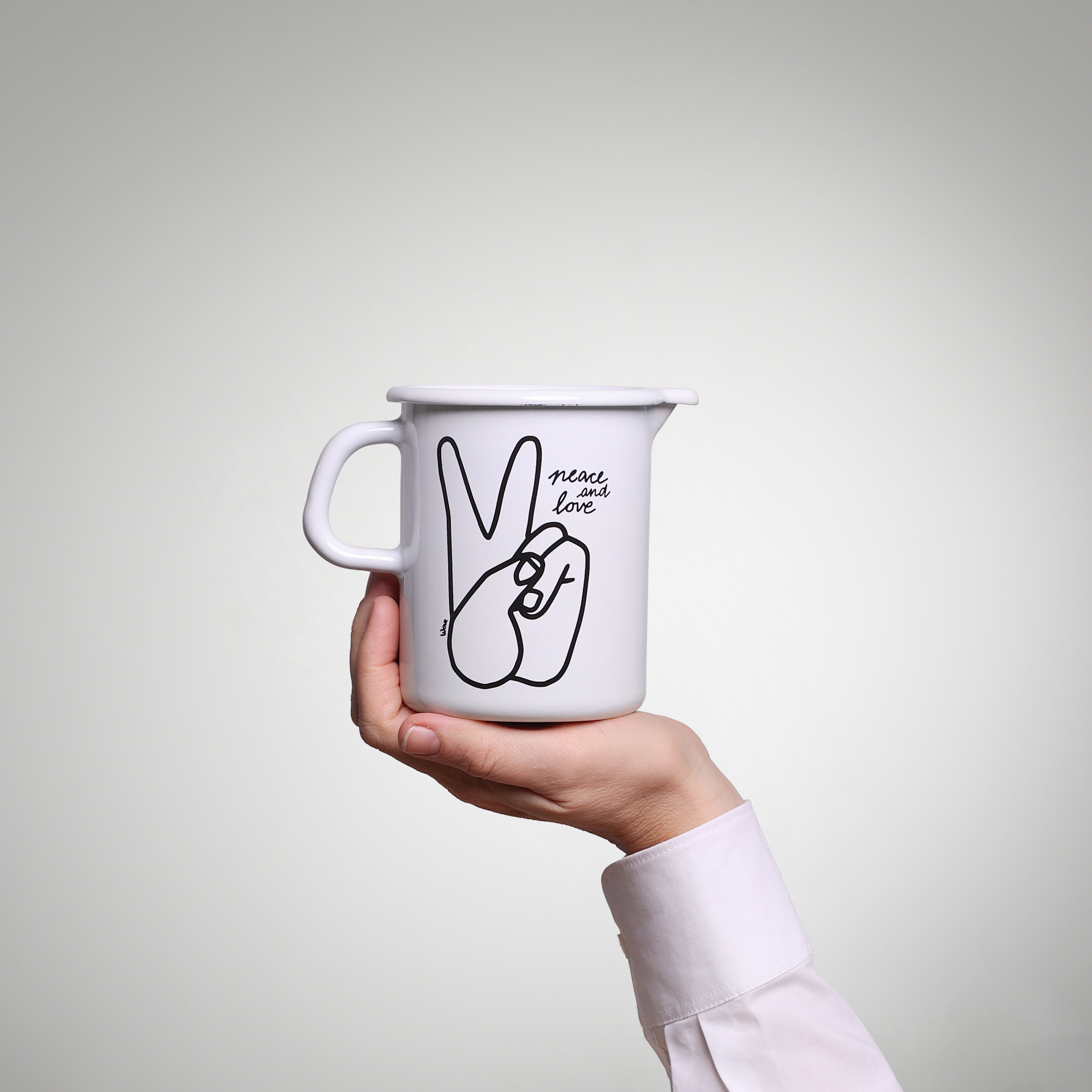 Emaille Mass-Krug YIV 5/8 Liter – nachhaltig, vielseitig & handgefertigt, Peace and Love