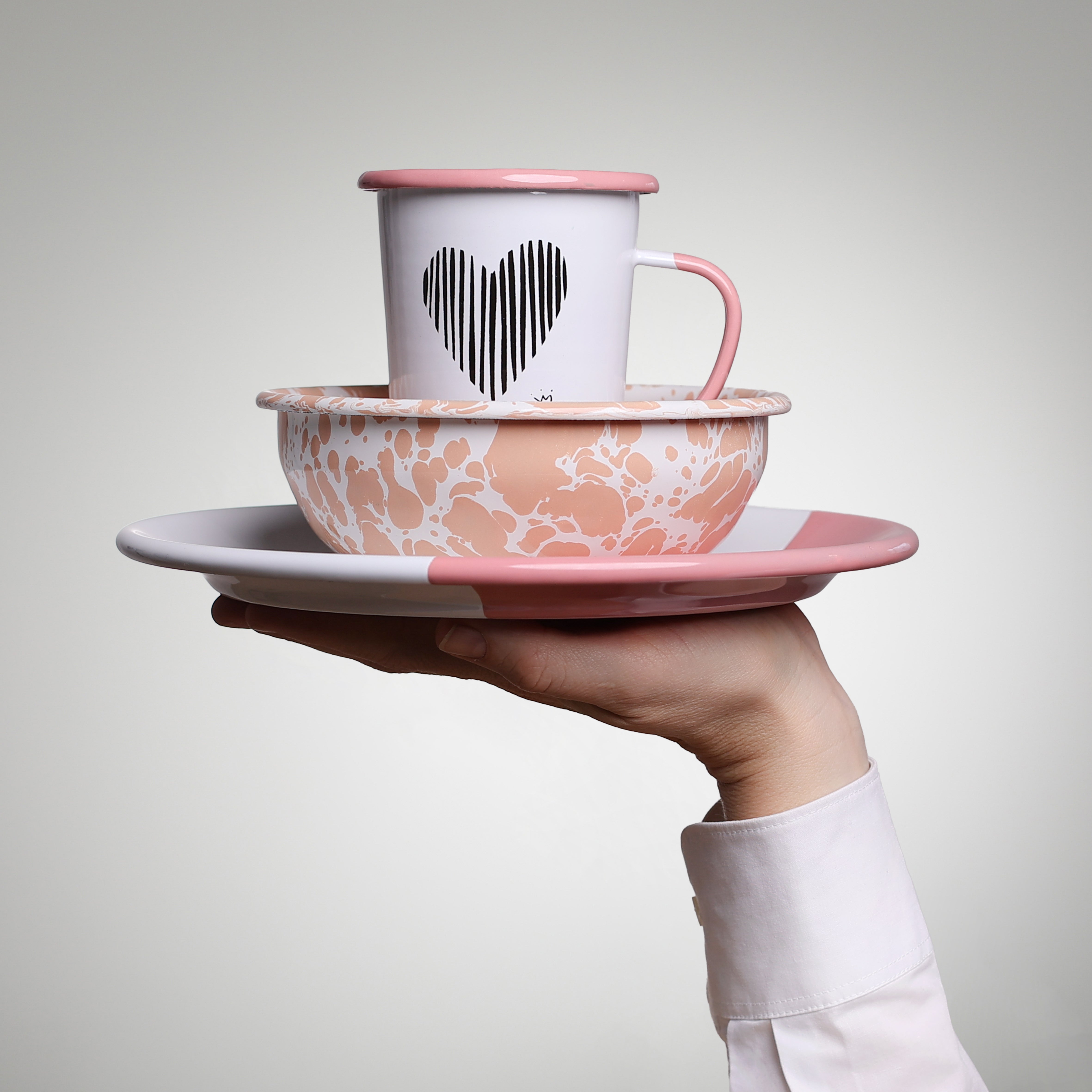 Enamel Trio YIV Zauber – Plate Ø 18 cm, Bowl Ø 16 cm & Mug | Handmade & Sustainable