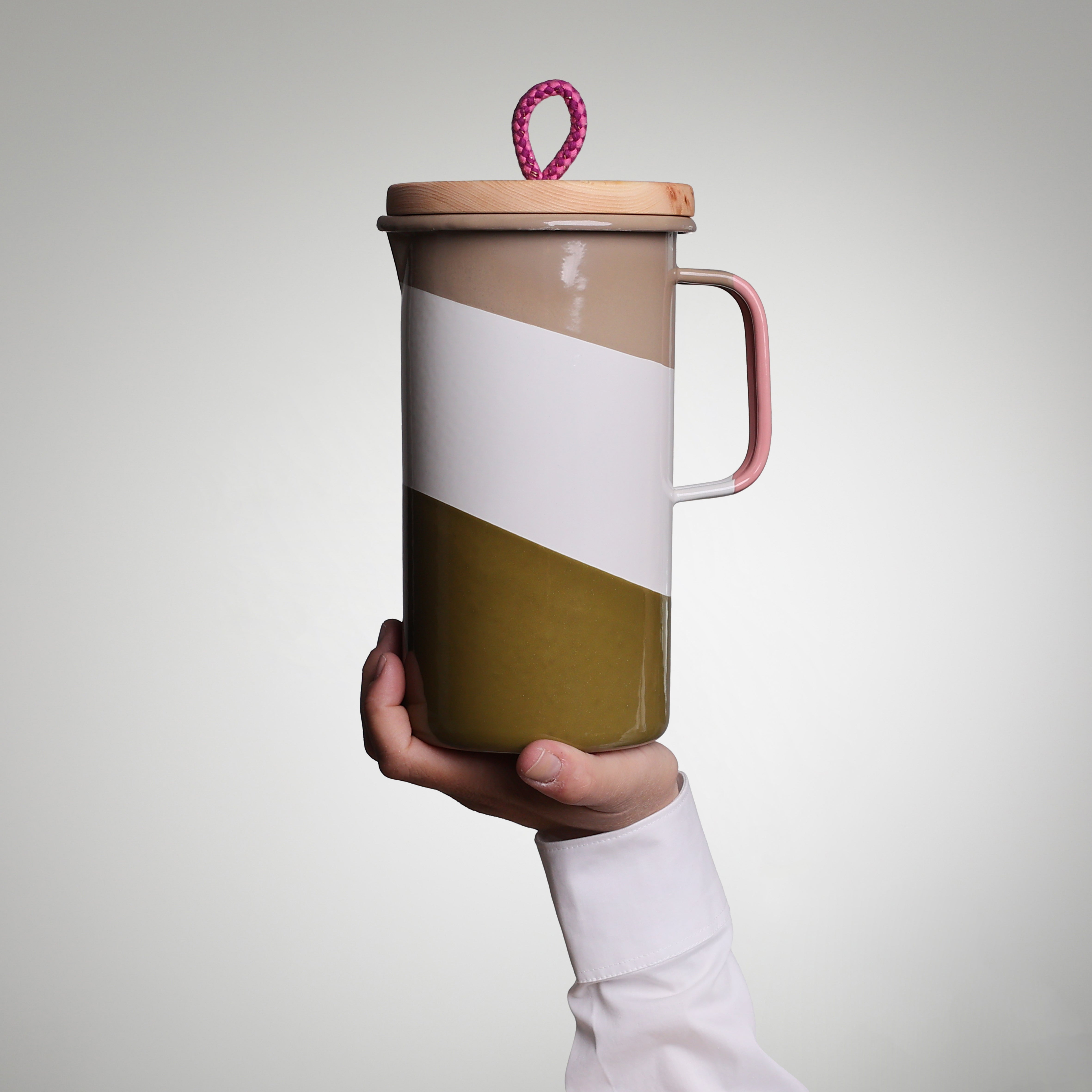 YIV Emaille Halfpipe Krug 1,8 L – vielseitig, langlebig, recycelbar | YIV Emaille Geschirr