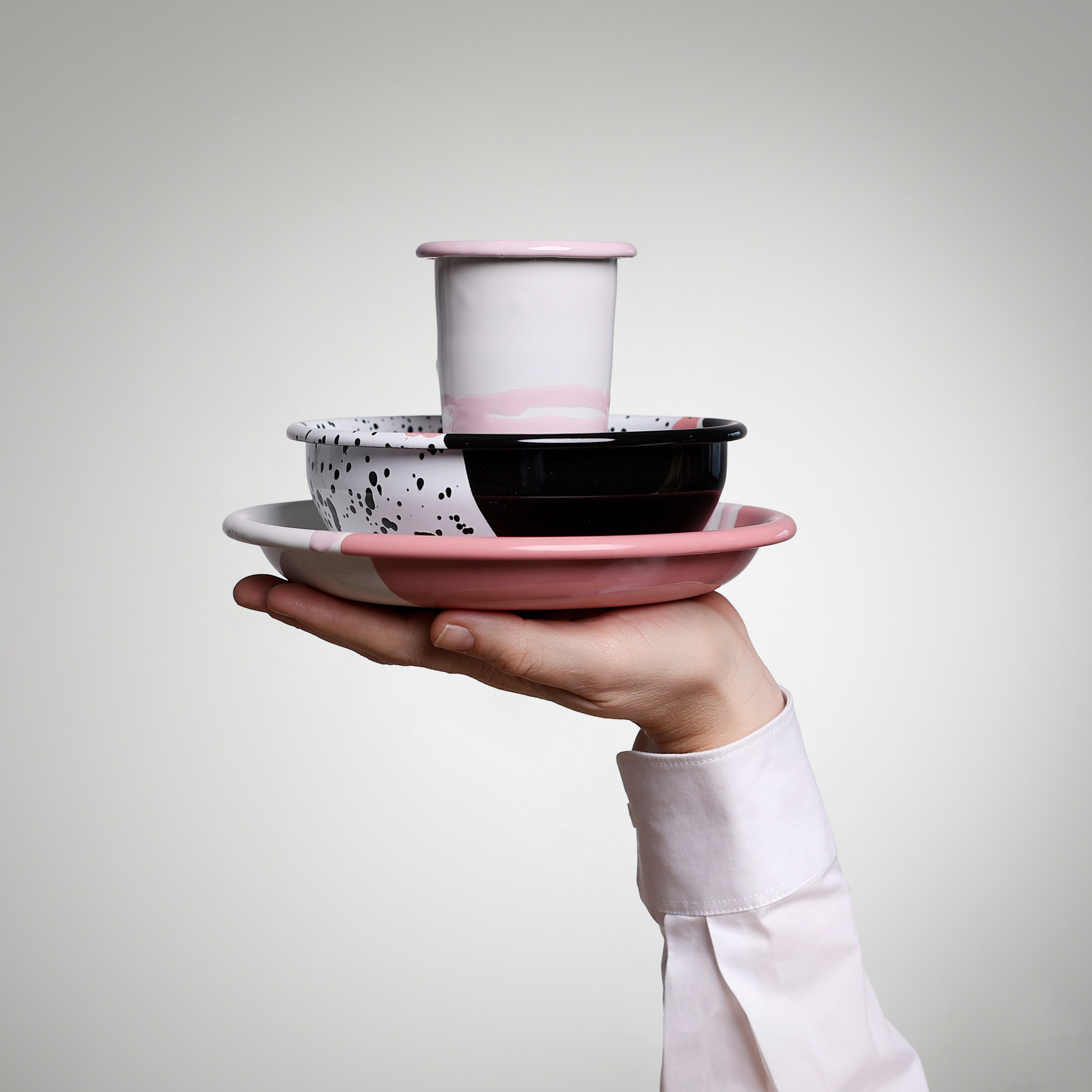 Enamel Trio YIV Zauber – Plate Ø 18 cm, Bowl Ø 16 cm & Mug | Handmade & Sustainable