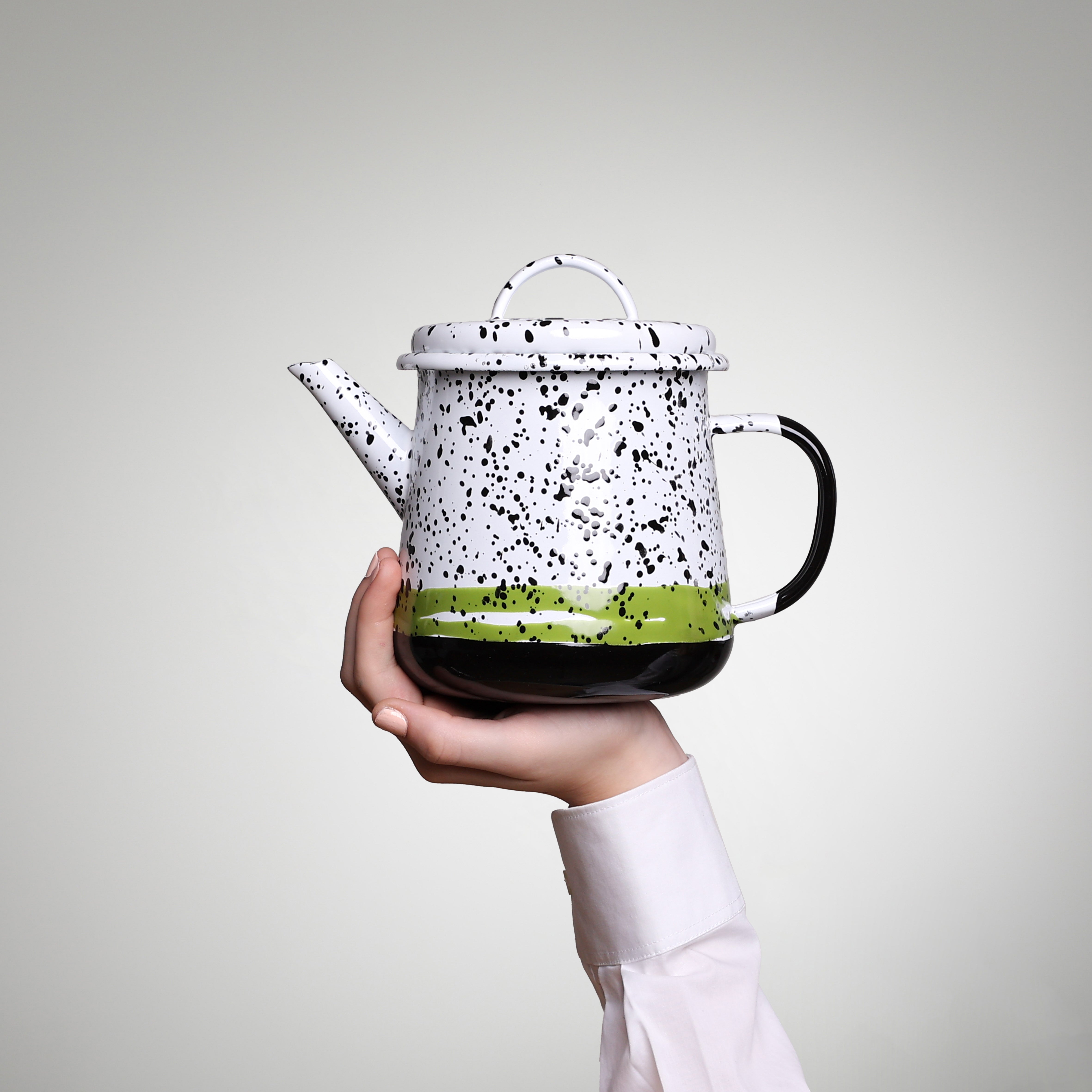 YIV Zauber Teekrug 1 Liter – Nachhaltiger Emaille Krug, handgefertigt & langlebig