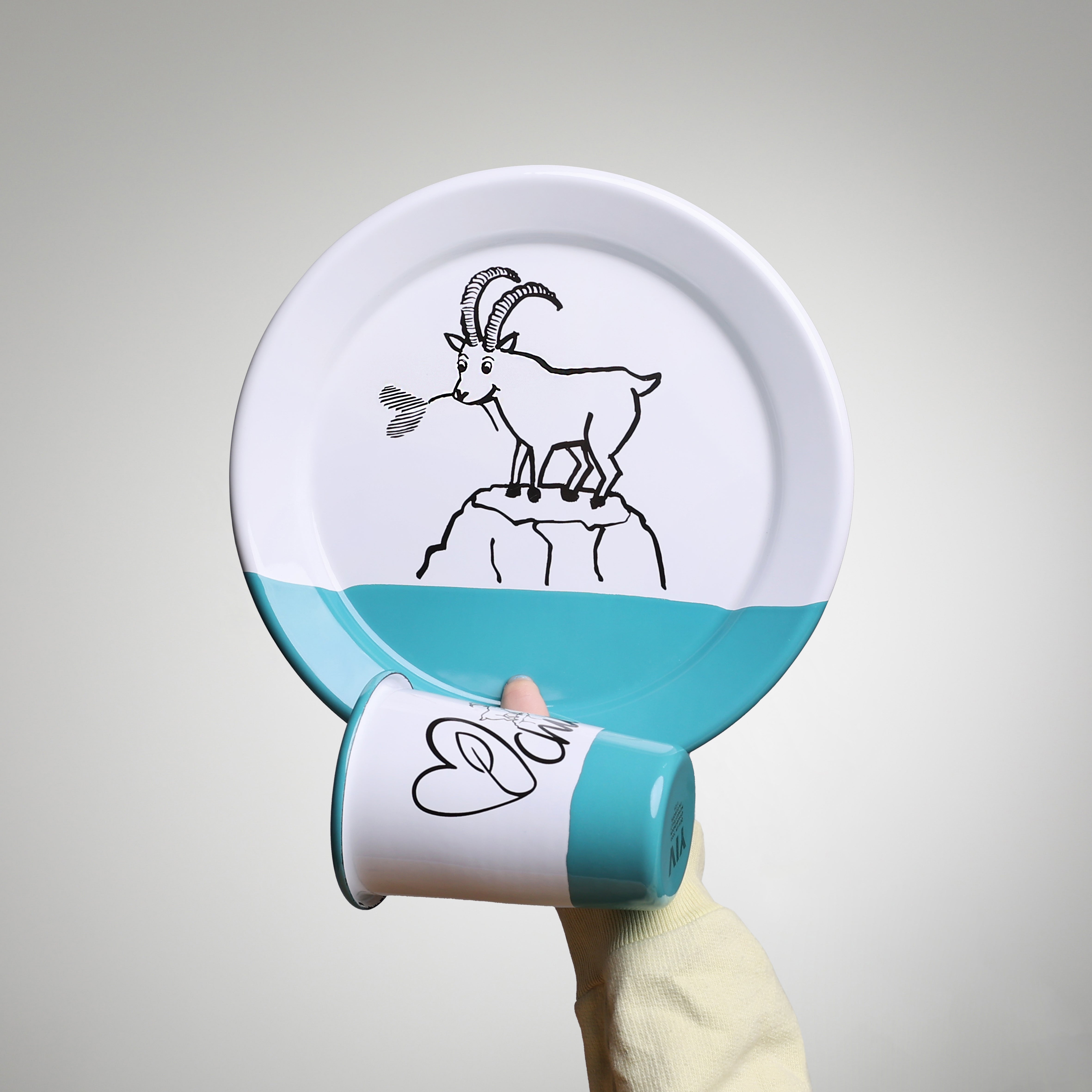 Emaille Kinder Sujet YIV – Sujet Duo Teller Ø 25 cm & Henkel Tasse 450 ml | Emaille nachhaltig & handgefertigt