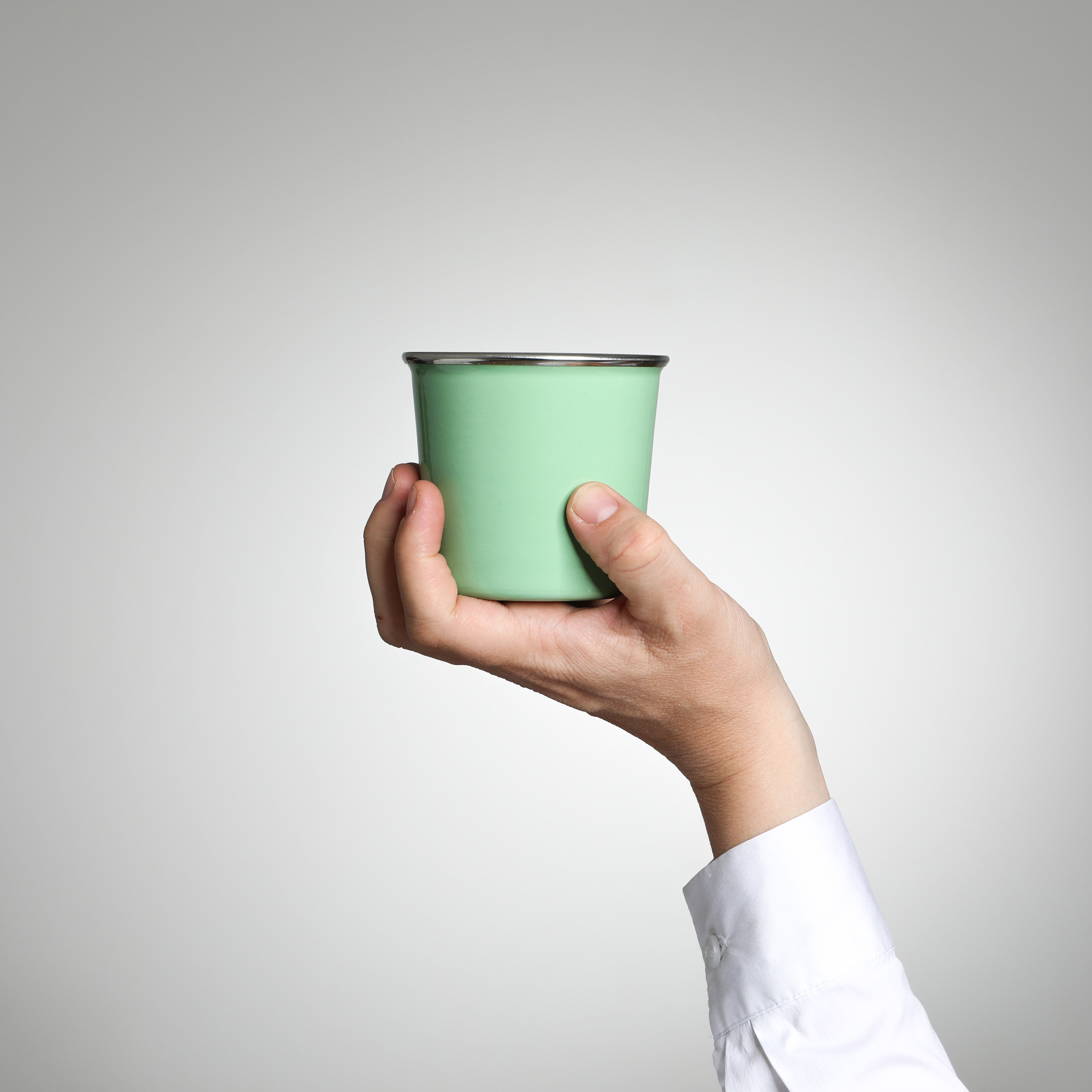 Emaille Becher YIV – multifunktional, stapelbar & grillgeeignet | Riess Österreich "Pre Order" geliefert Ende April, Anfang Mai