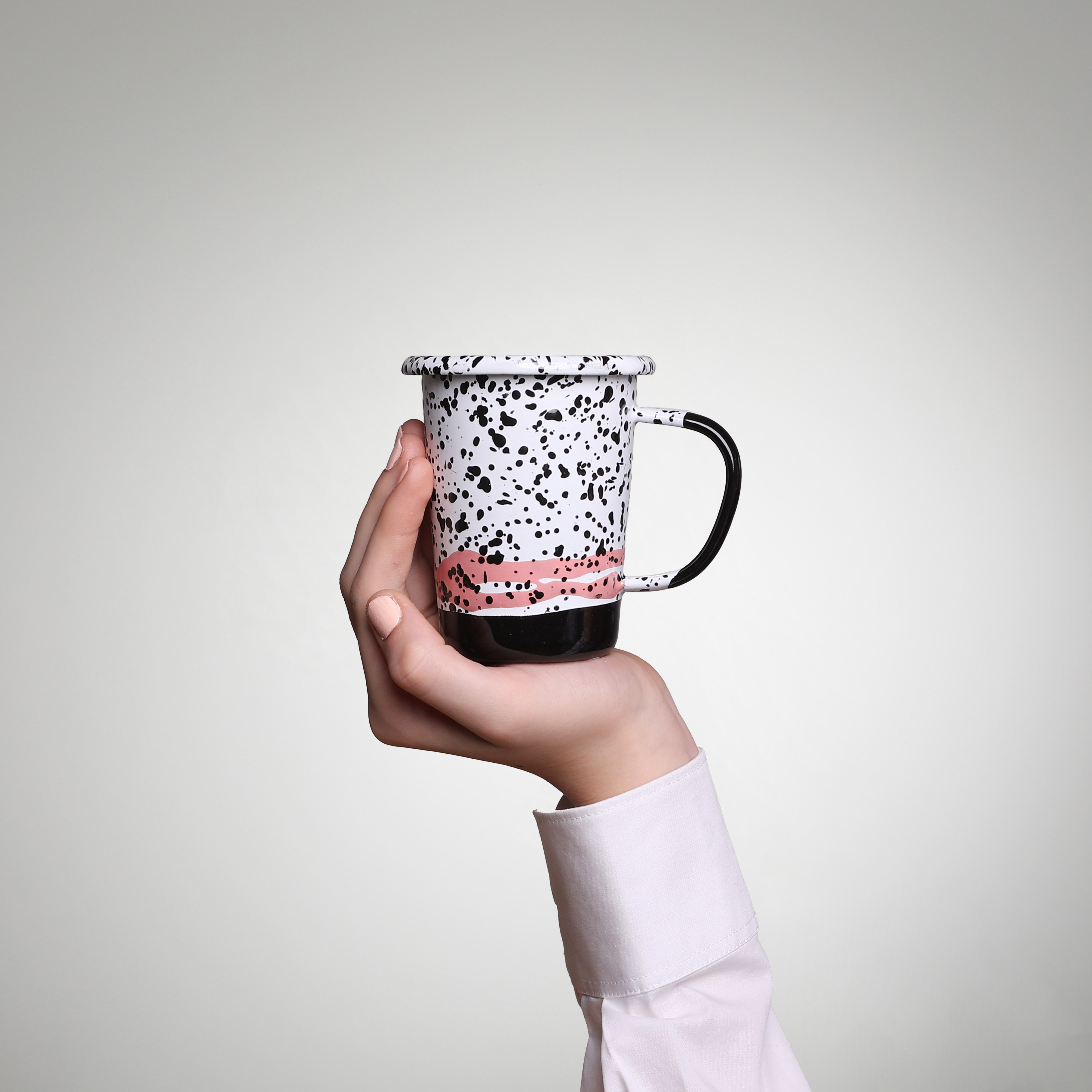 YIV Zauber Henkeltasse – handgefertigte Emaille Tasse aus Europa, nachhaltig & stapelbar