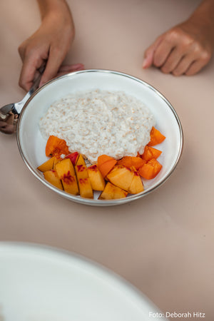 YIV Emaille Kinderteller Birchermuesli essen | WWW.YIV.CH