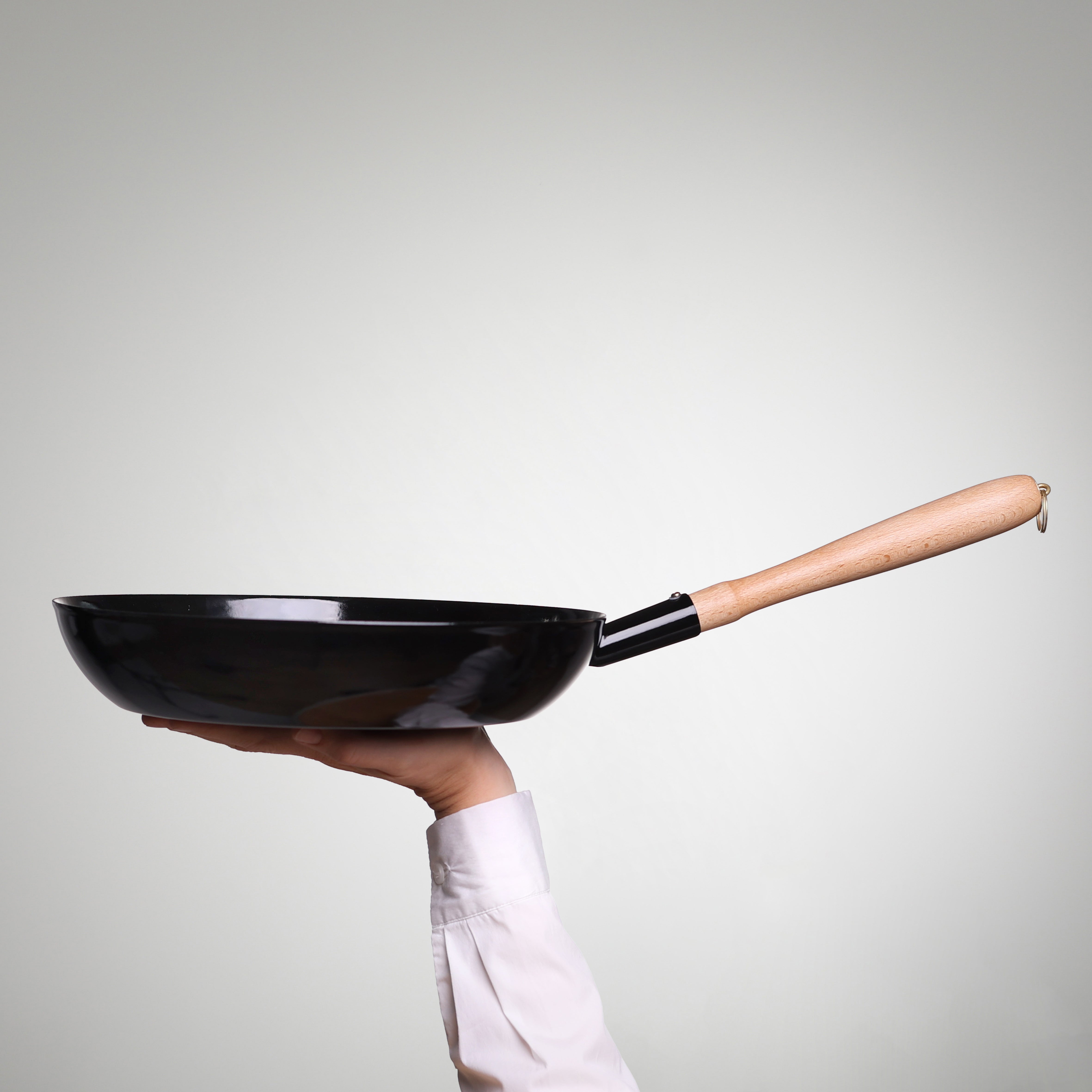 Emaille Pfanne Ø 26 cm – Emaille-Servierpfanne mit Holzgriff