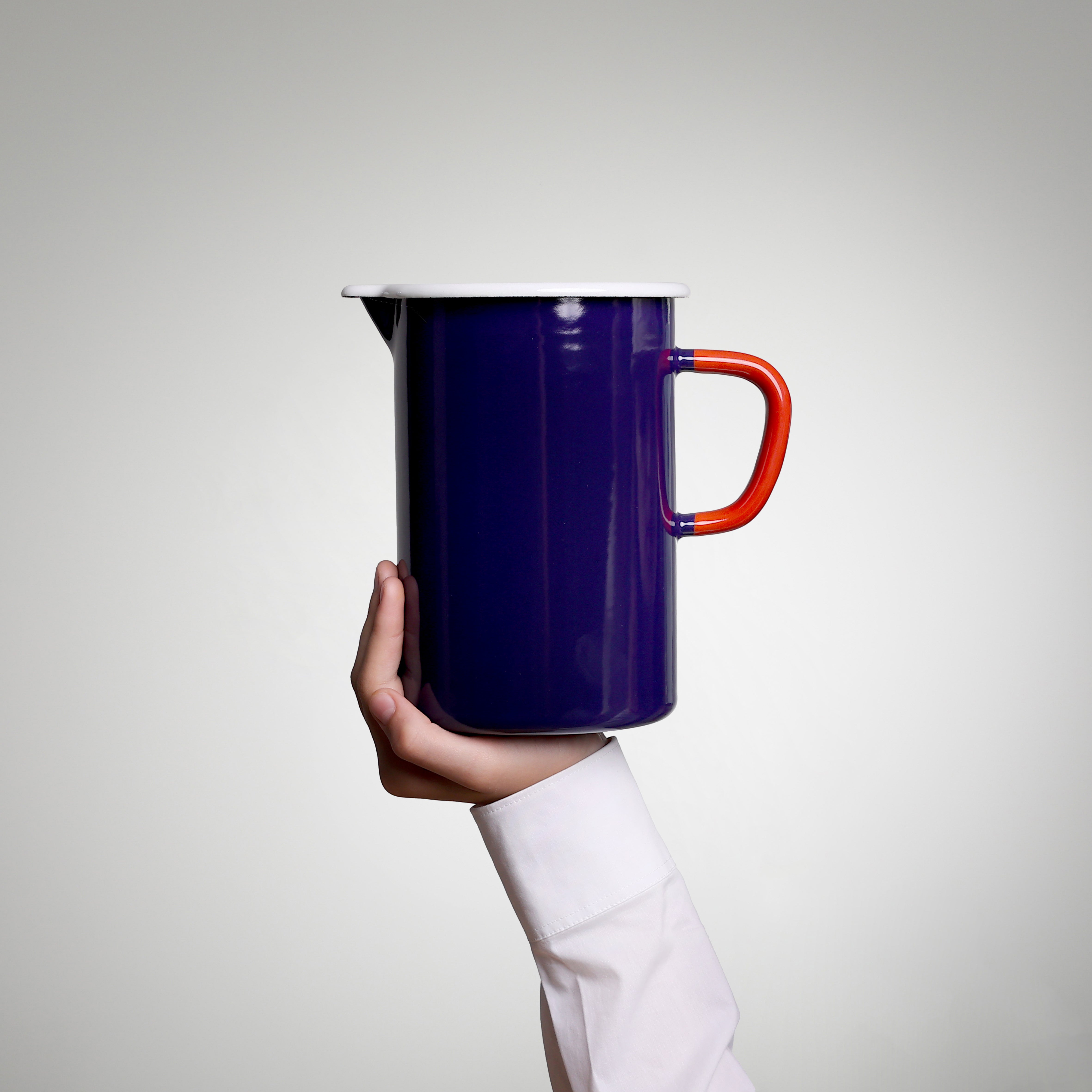 YIV Emaille Krug 2 Liter – hoch & schmal | Nachhaltig, handgefertigt & vielseitig