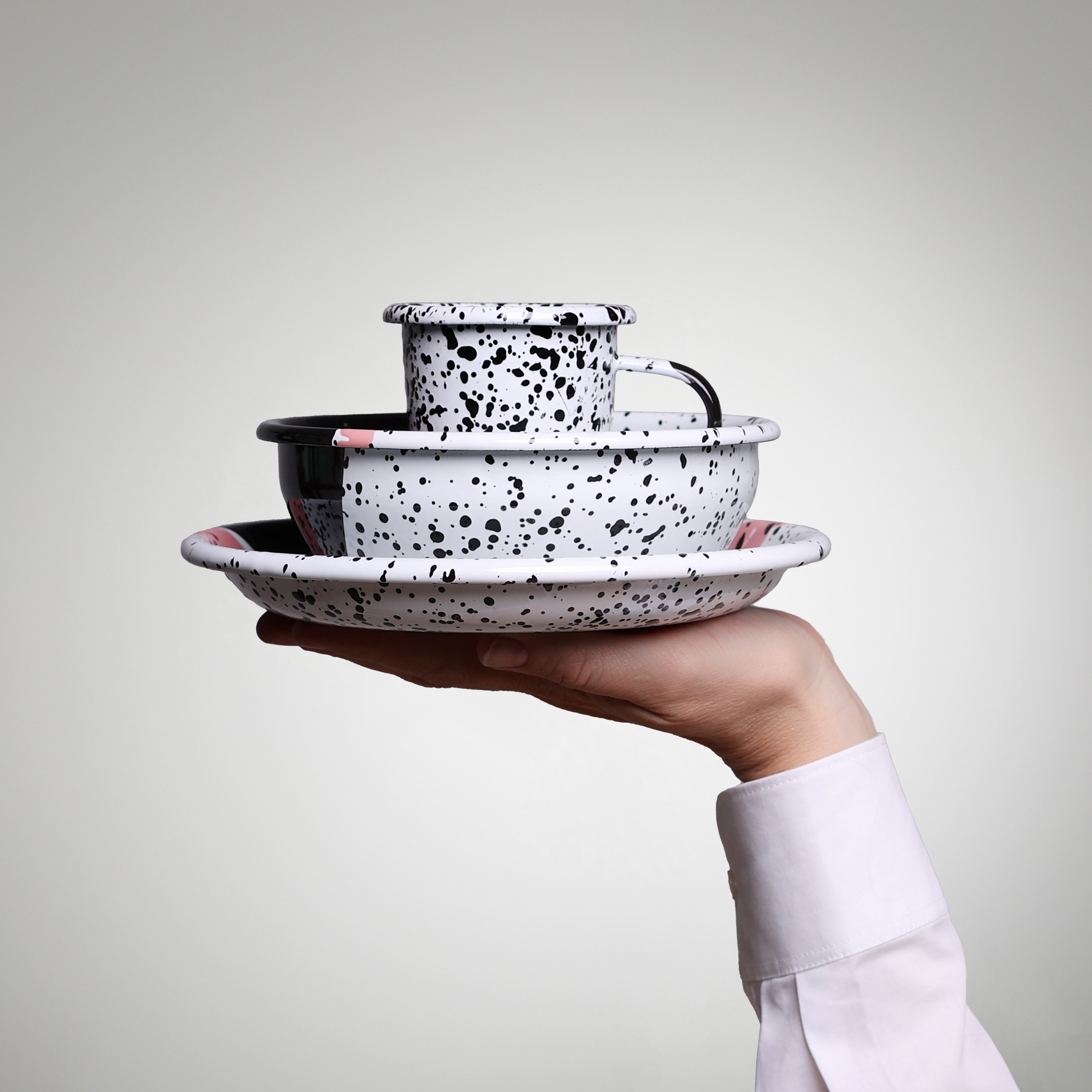 YIV Camping-Trio – Emaille Teller Ø 18 cm, Schale & Henkel-Tasse | handgefertigt & nachhaltig