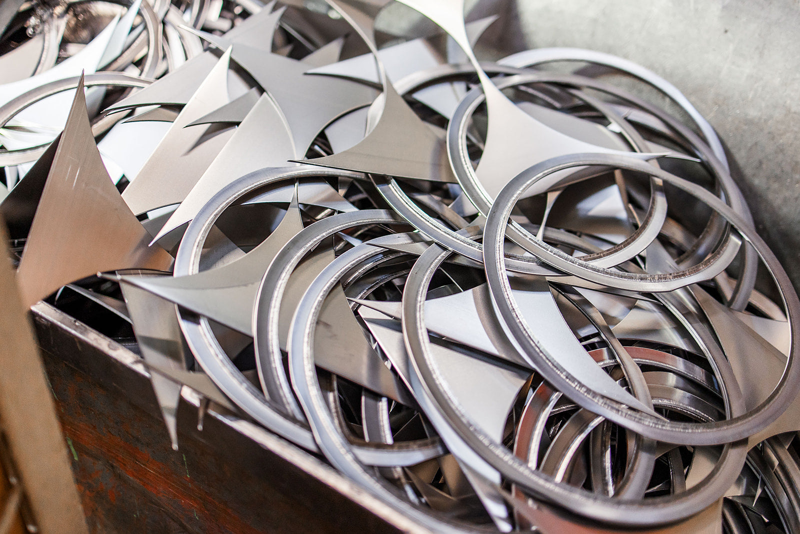 Emaille: Natürlich, langlebig & handgefertigt – alles, was du über das Material wissen musst