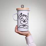 Emaille Krug „Love and Peace“ YIV 1,3 Liter – nachhaltiger Emaille-Krug für Alltag & Küche