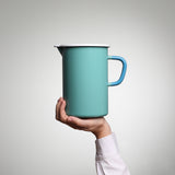 YIV Emaille Krug 2 Liter – hoch & schmal | Nachhaltig, handgefertigt & vielseitig, Bergsee